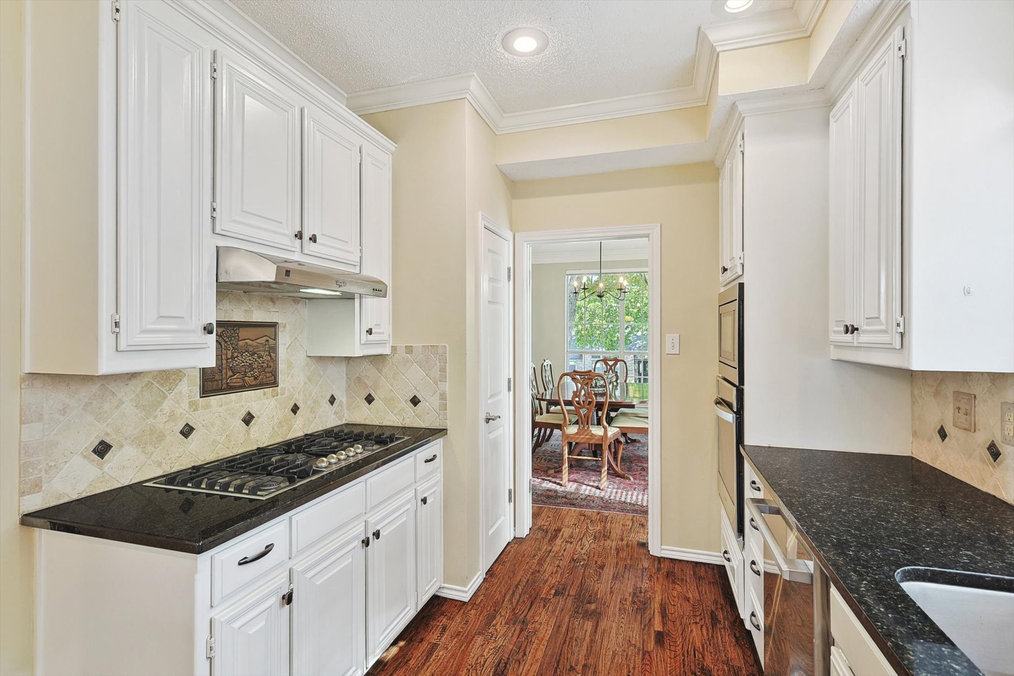 2931 River Crest Street