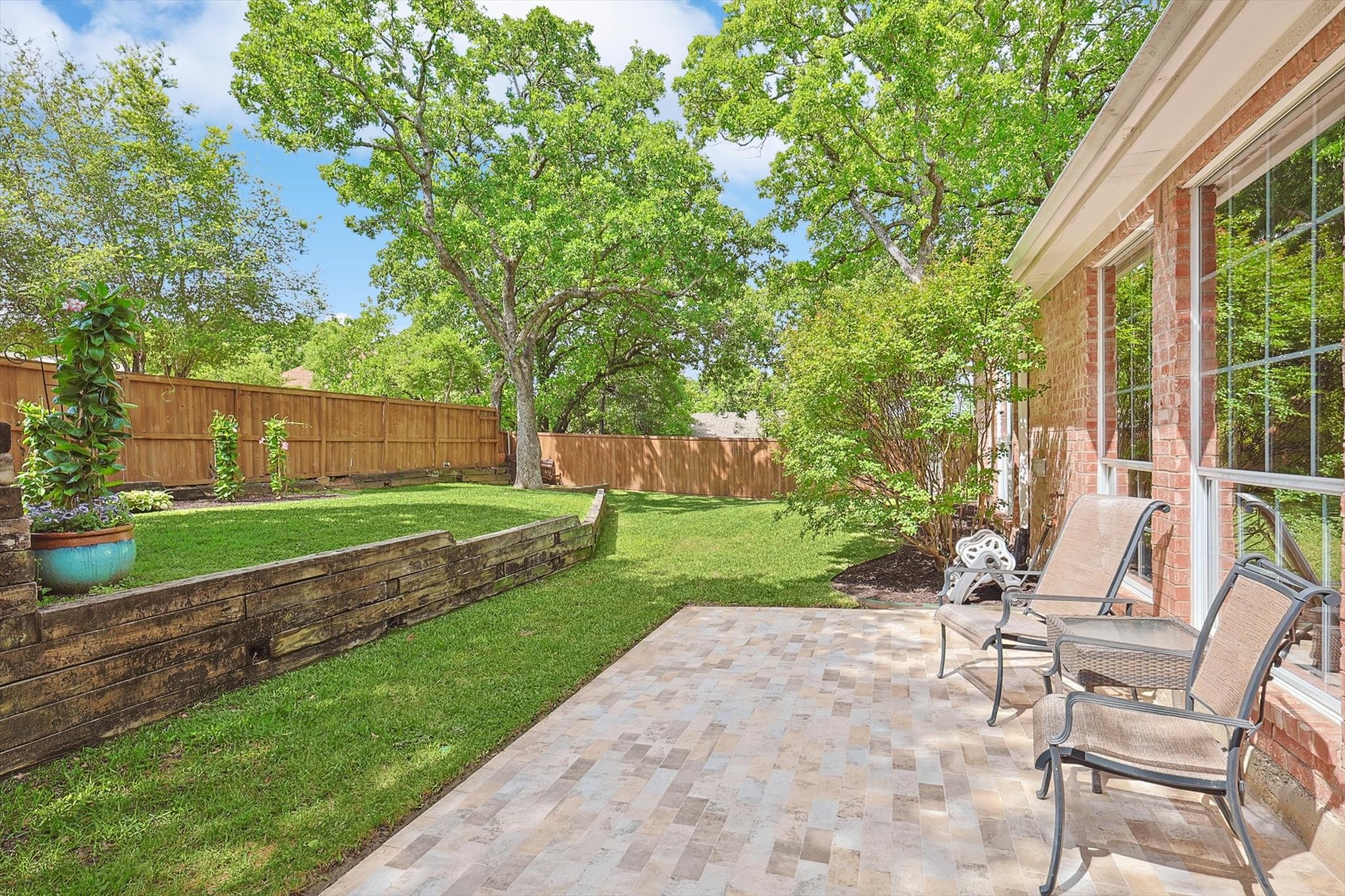 2931 River Crest Street