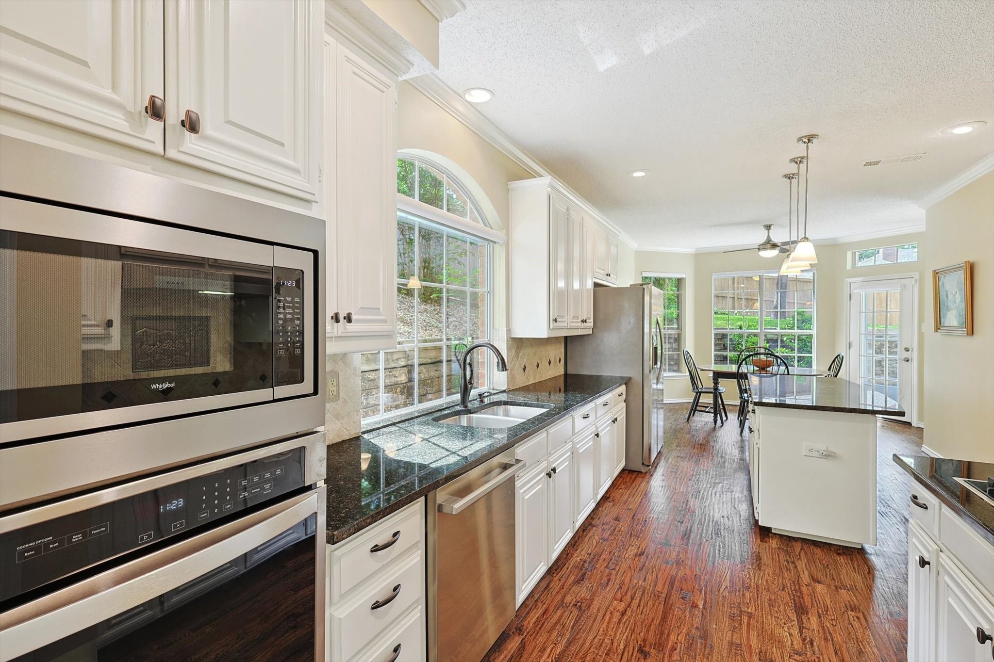 2931 River Crest Street