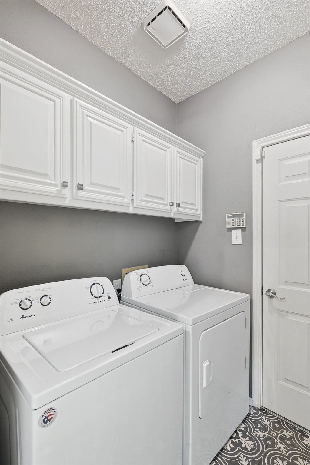 2931 River Crest Street