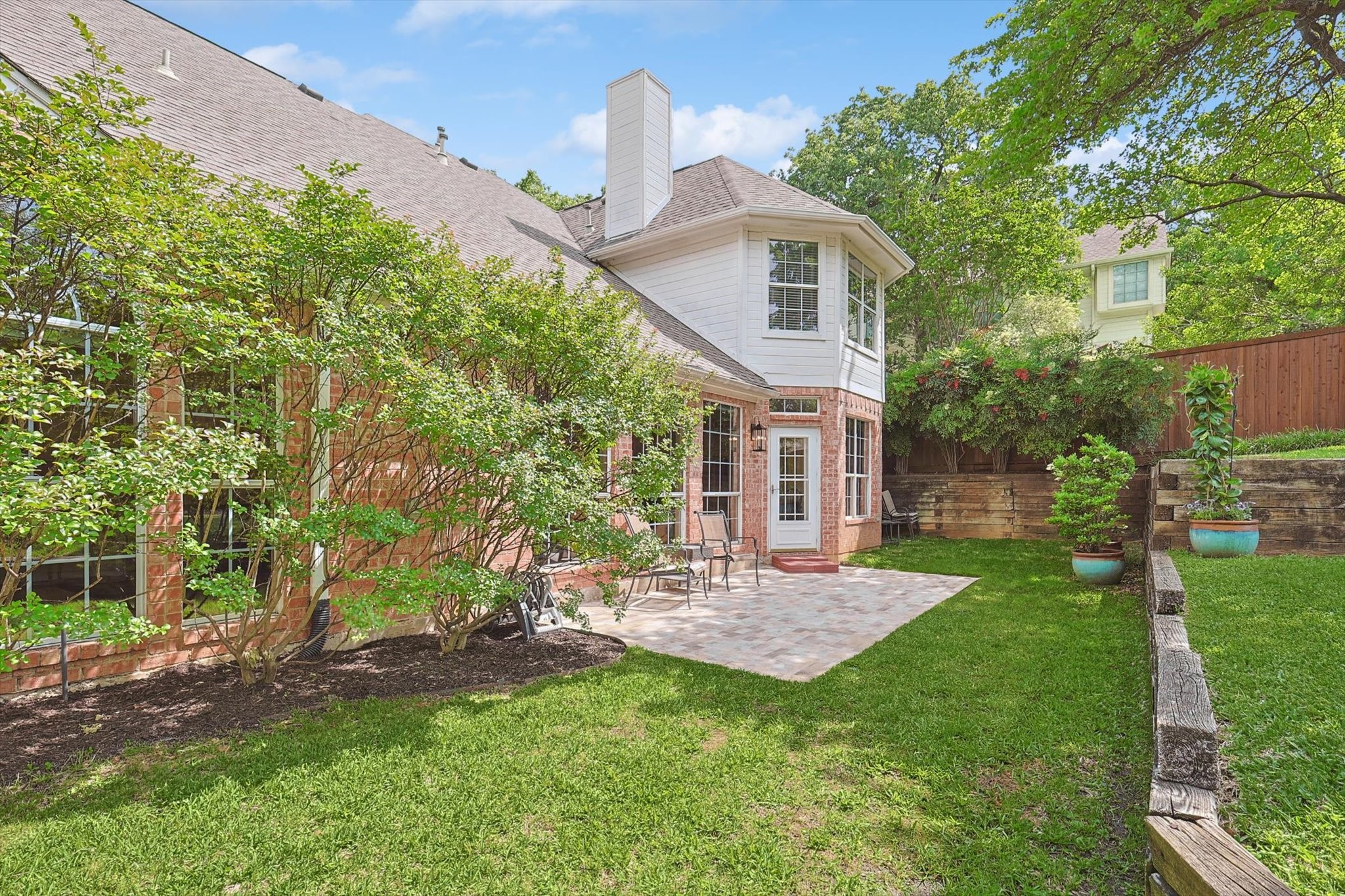 2931 River Crest Street