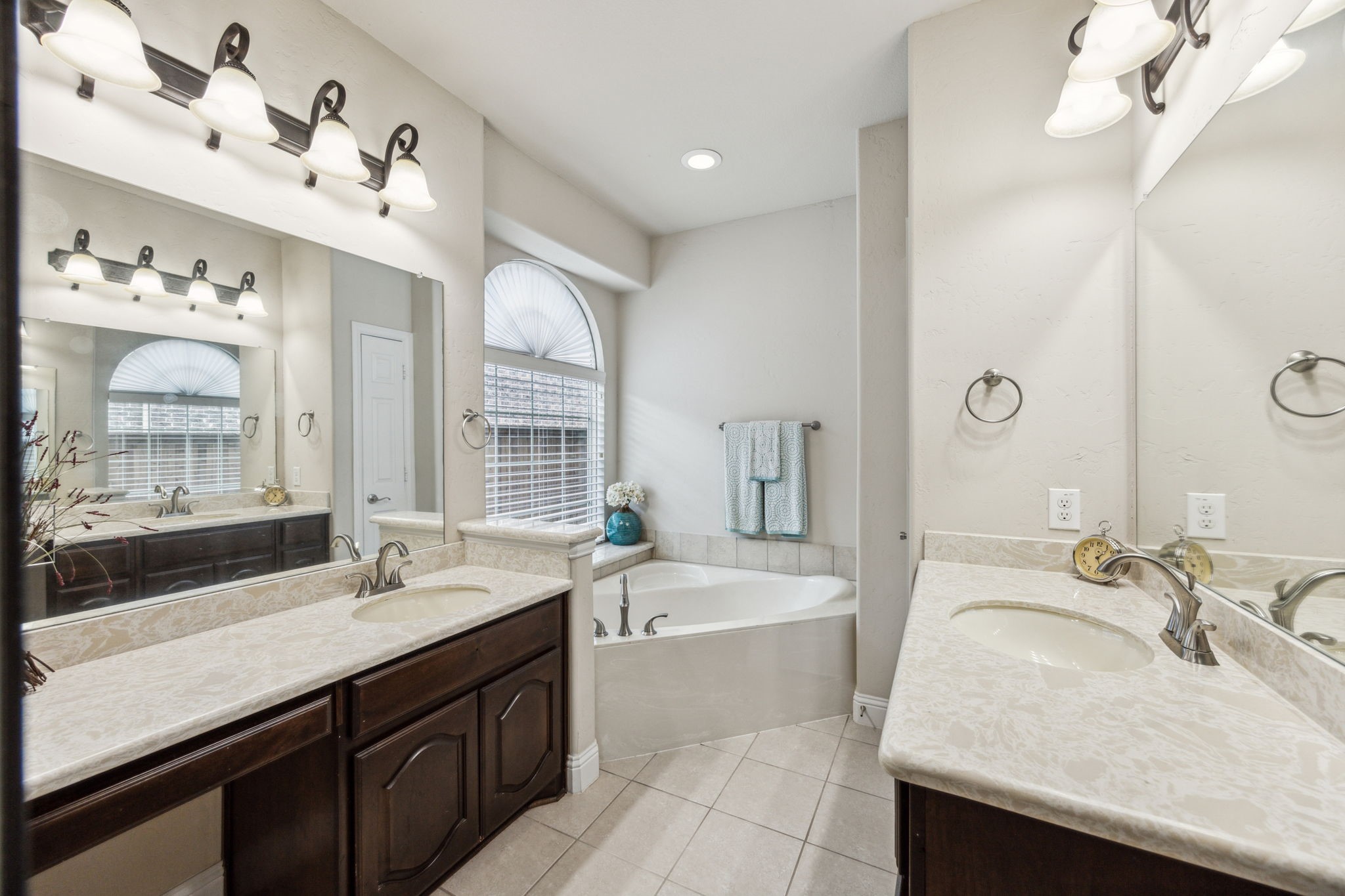 6701 Oceanview Drive