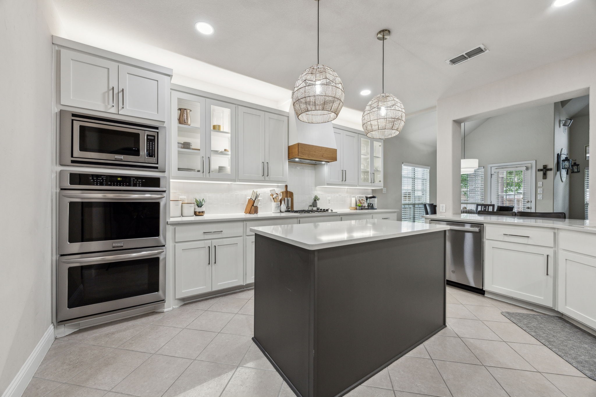 6701 Oceanview Drive