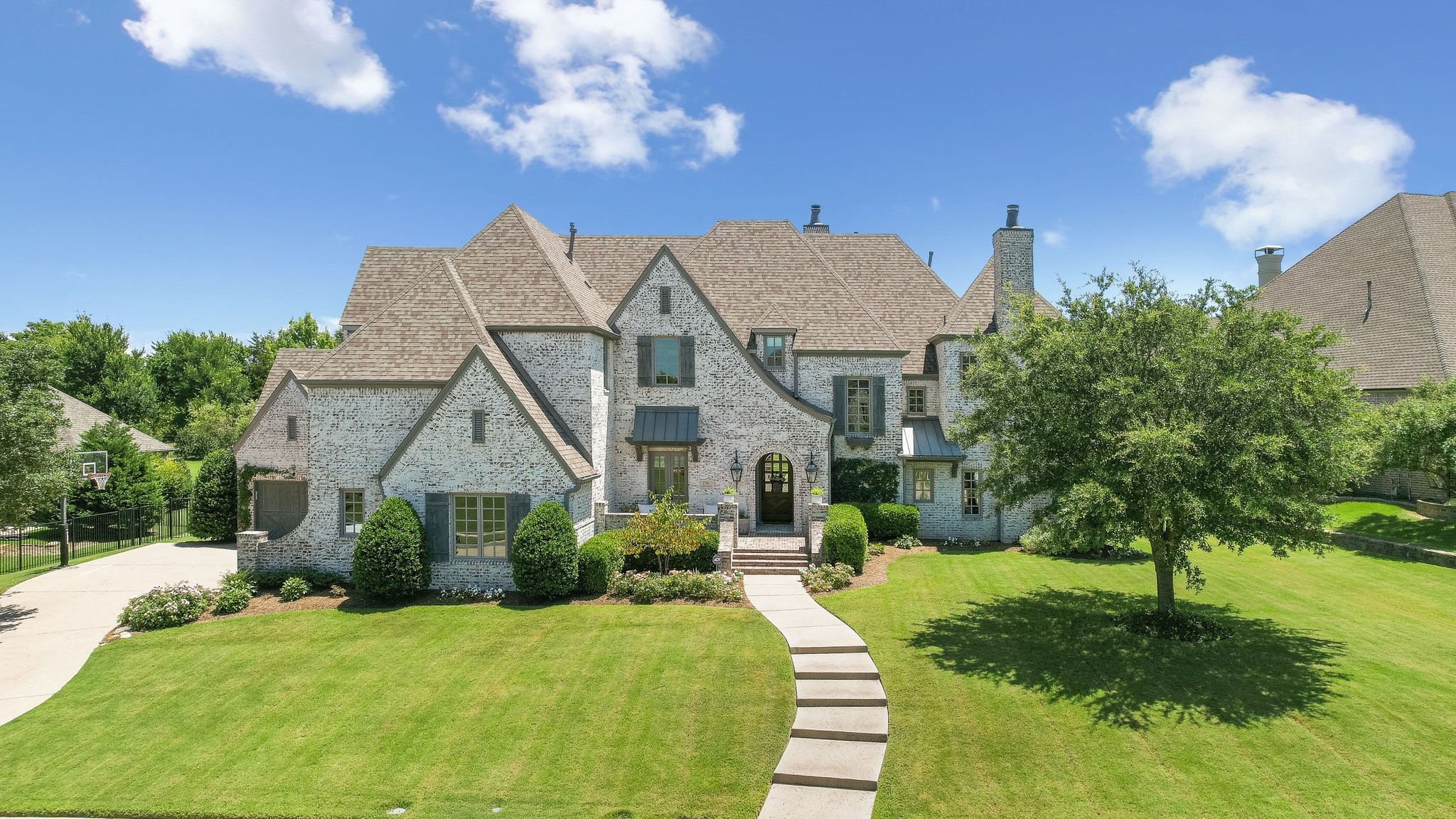2701 Majestic Grove Lane