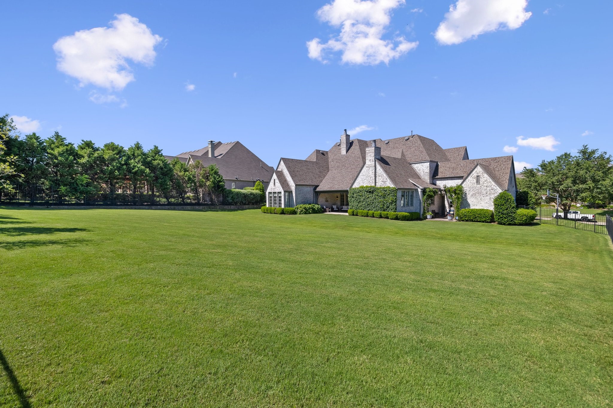 2701 Majestic Grove Lane