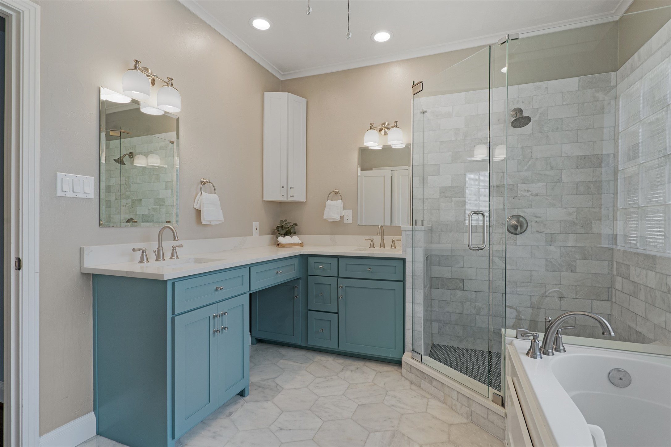 6843 Casa Loma Avenue