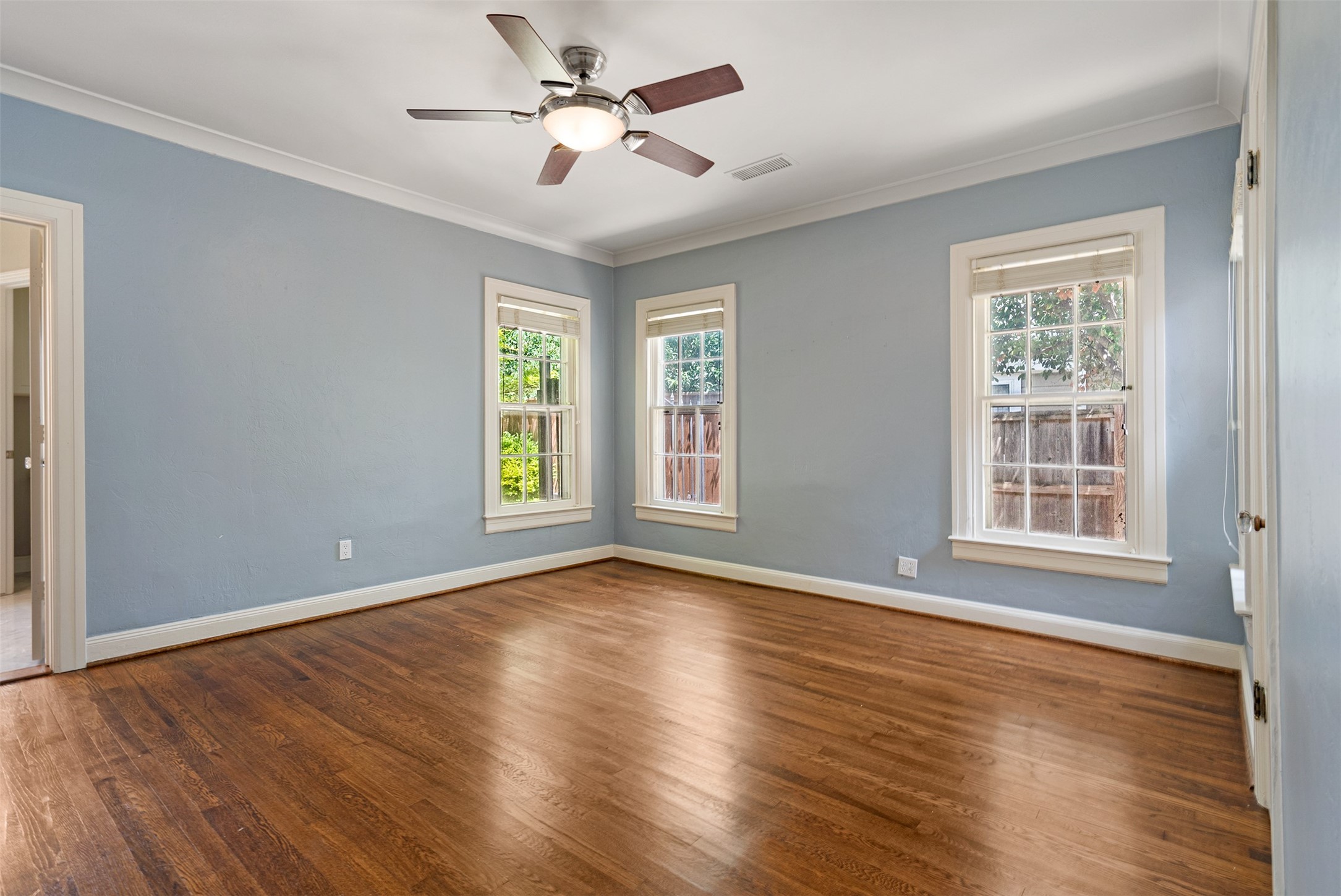 6843 Casa Loma Avenue