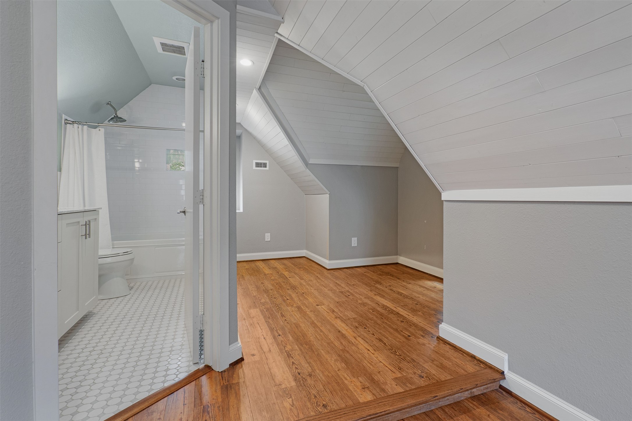 6843 Casa Loma Avenue