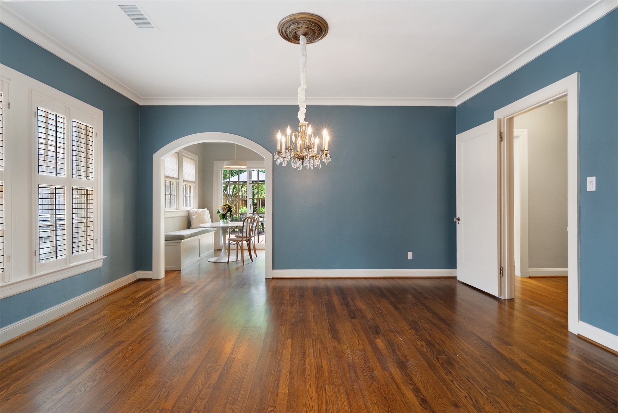 6843 Casa Loma Avenue