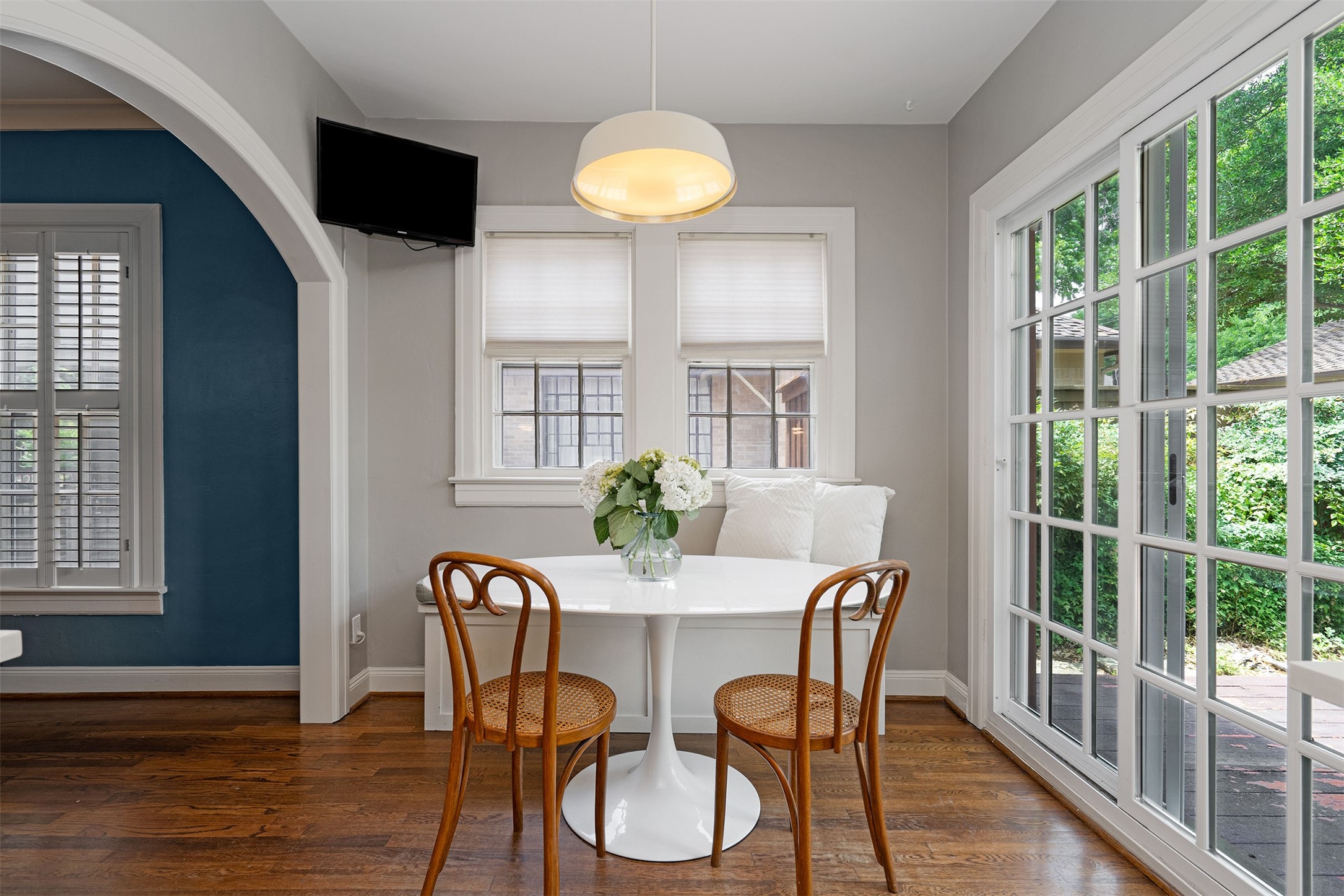 6843 Casa Loma Avenue