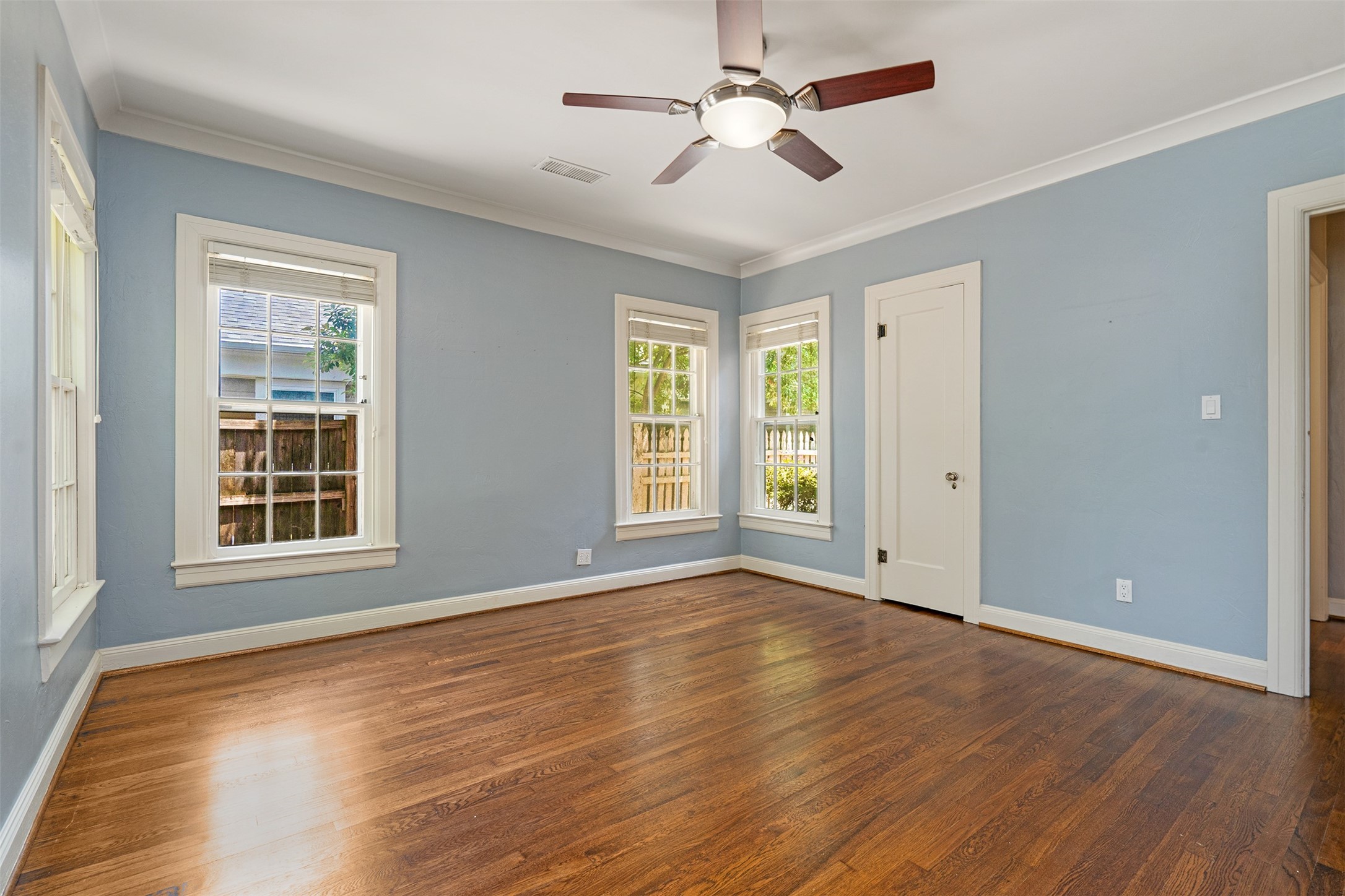 6843 Casa Loma Avenue