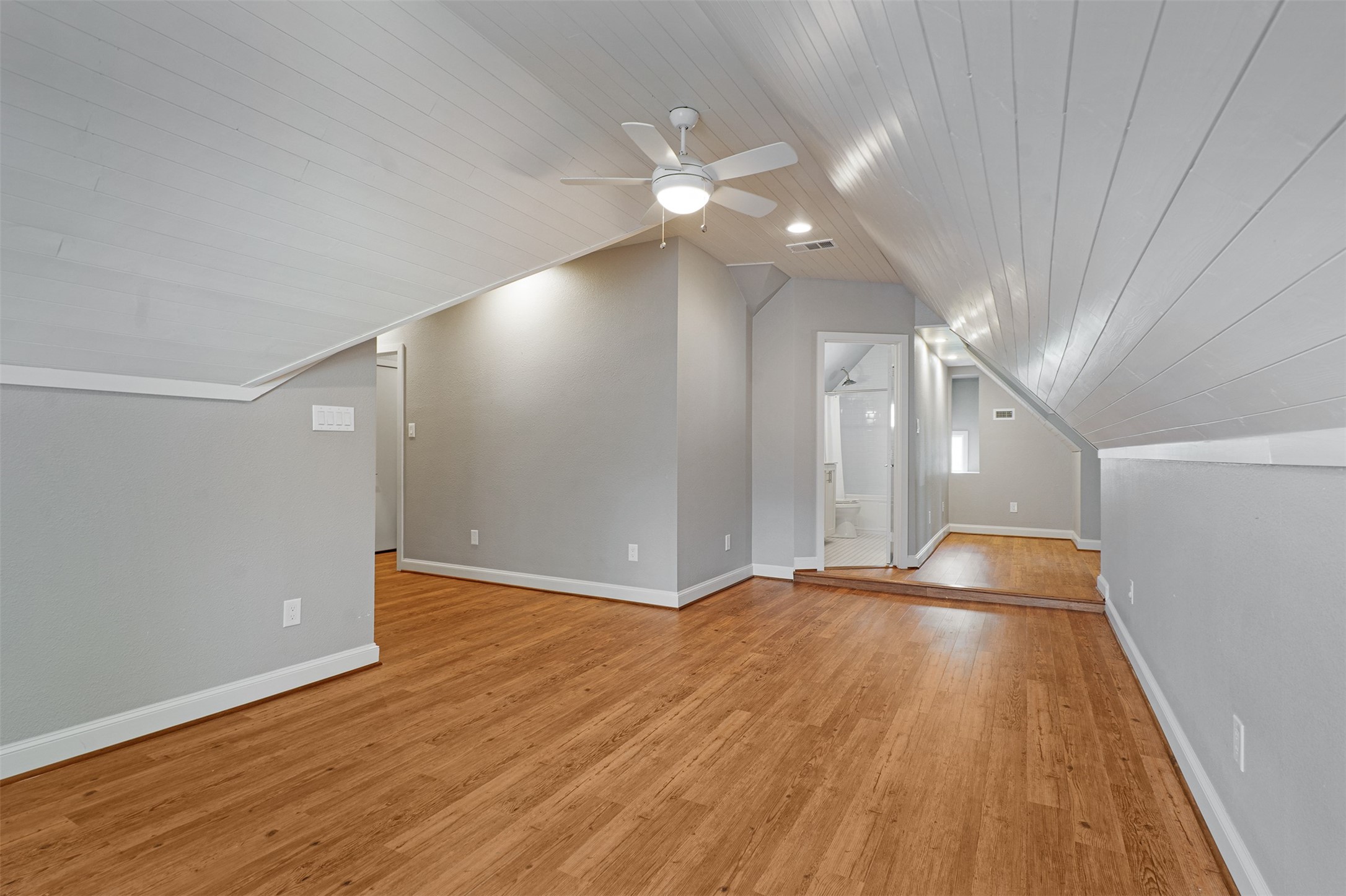 6843 Casa Loma Avenue