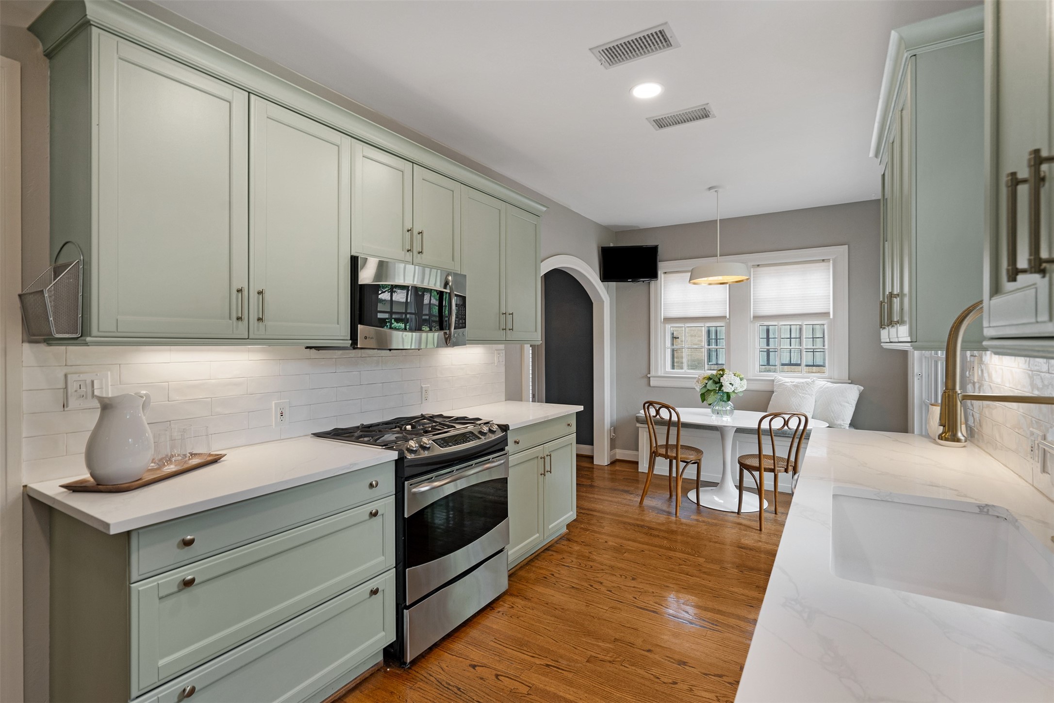 6843 Casa Loma Avenue