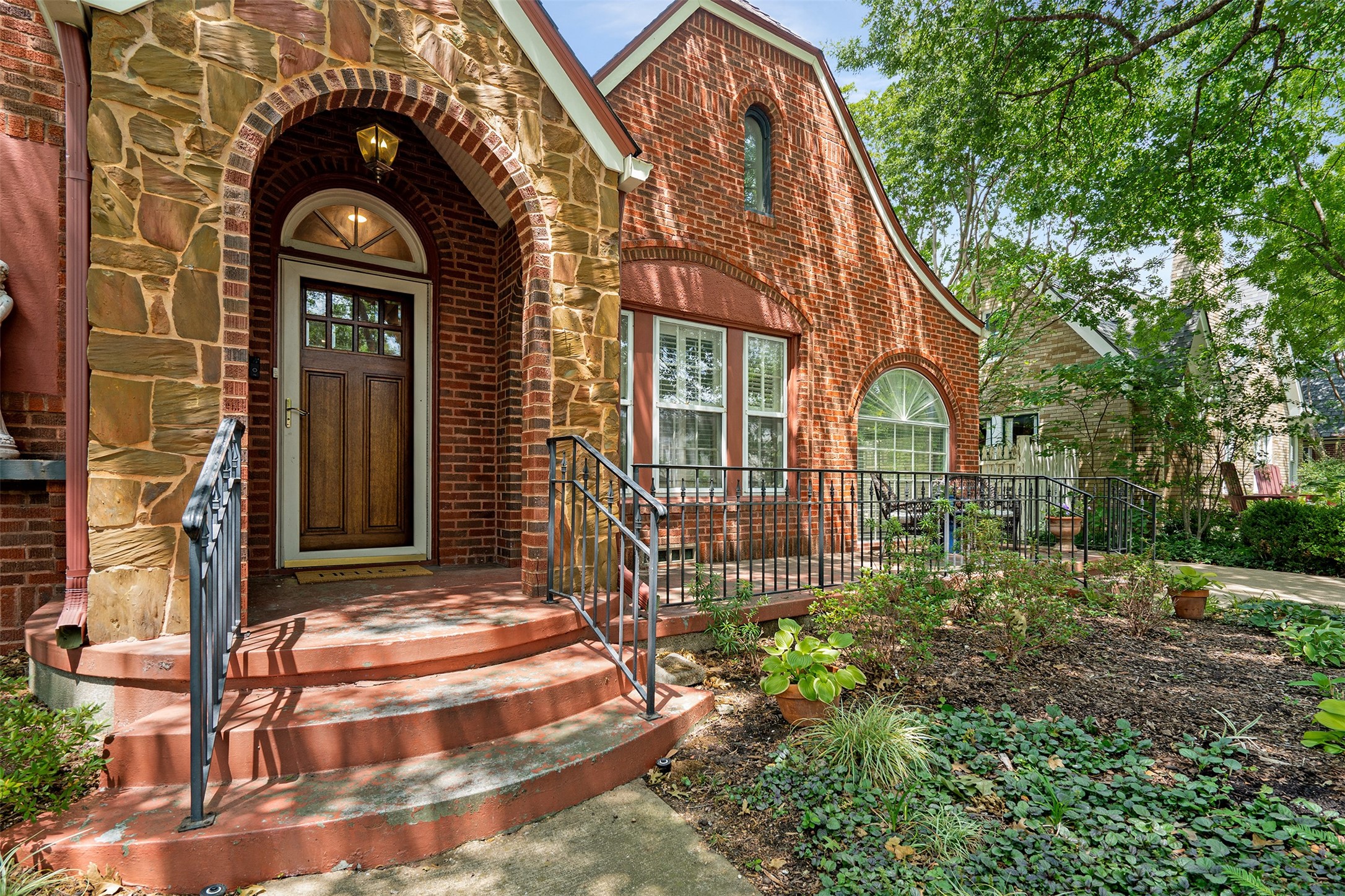 6843 Casa Loma Avenue