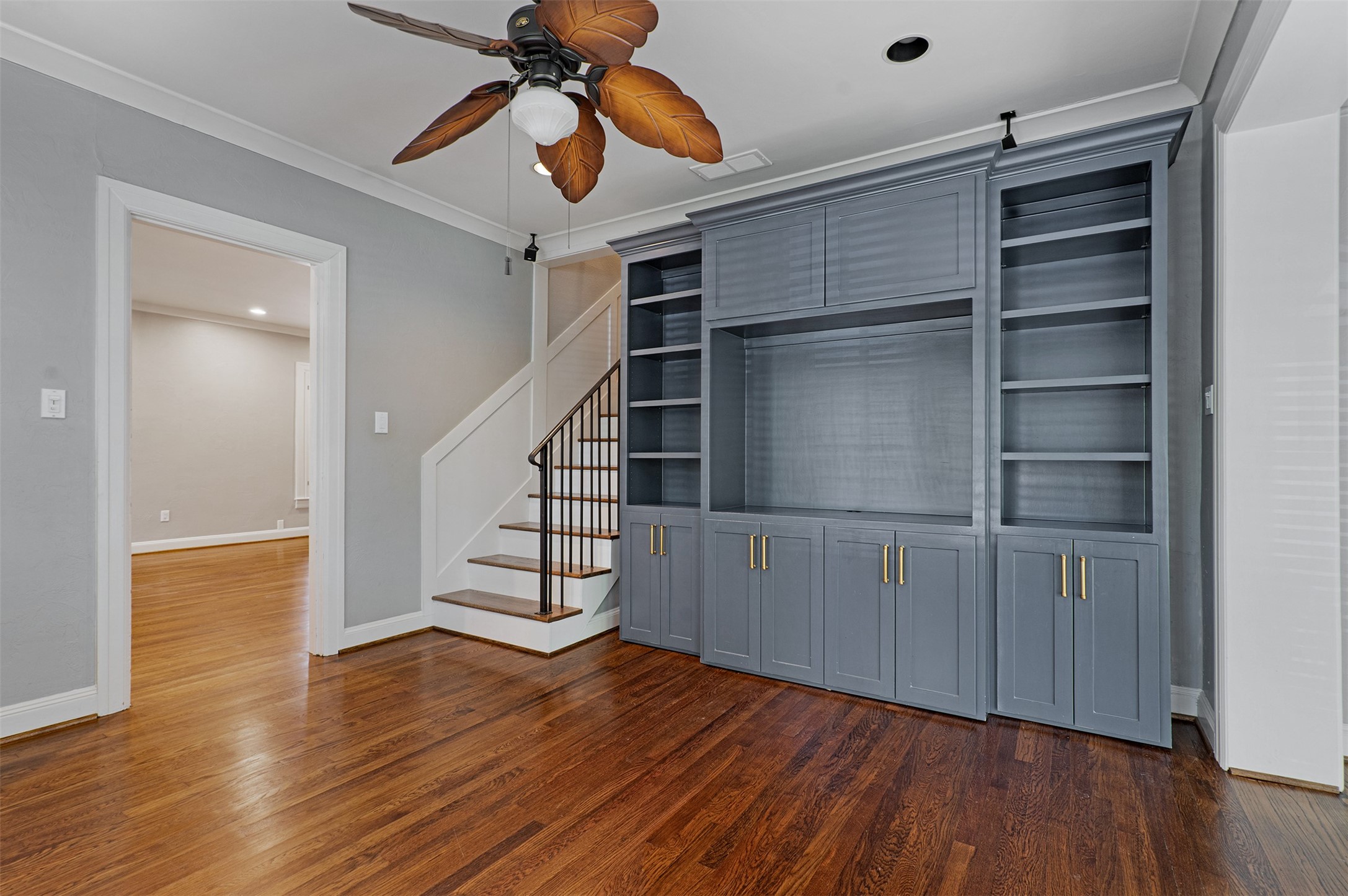 6843 Casa Loma Avenue