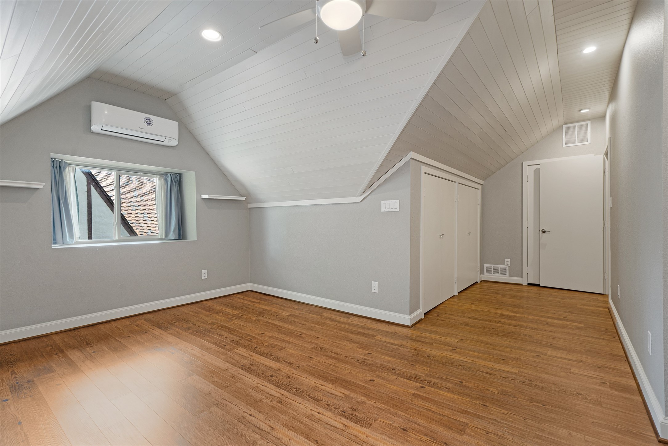 6843 Casa Loma Avenue