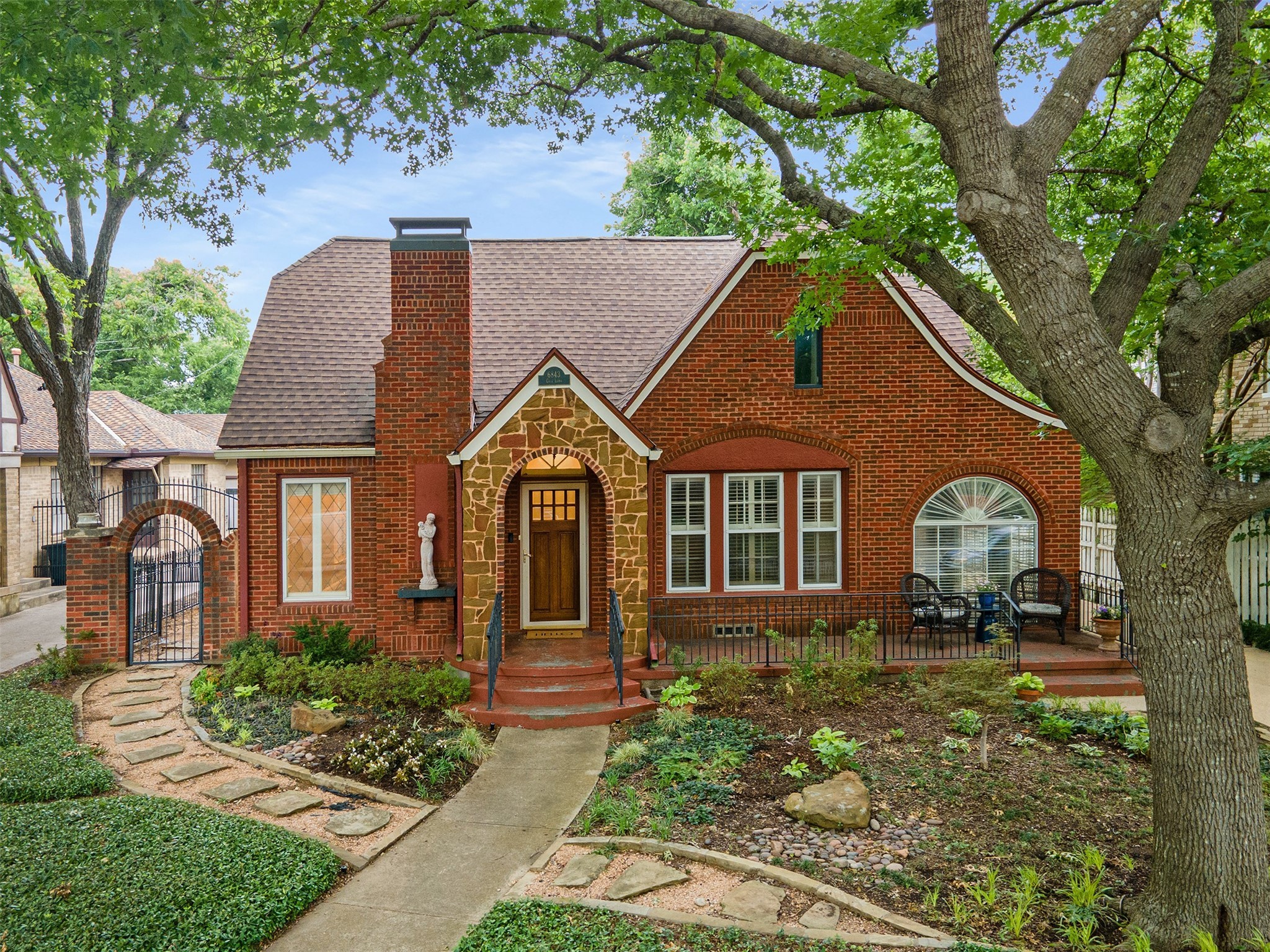 6843 Casa Loma Avenue