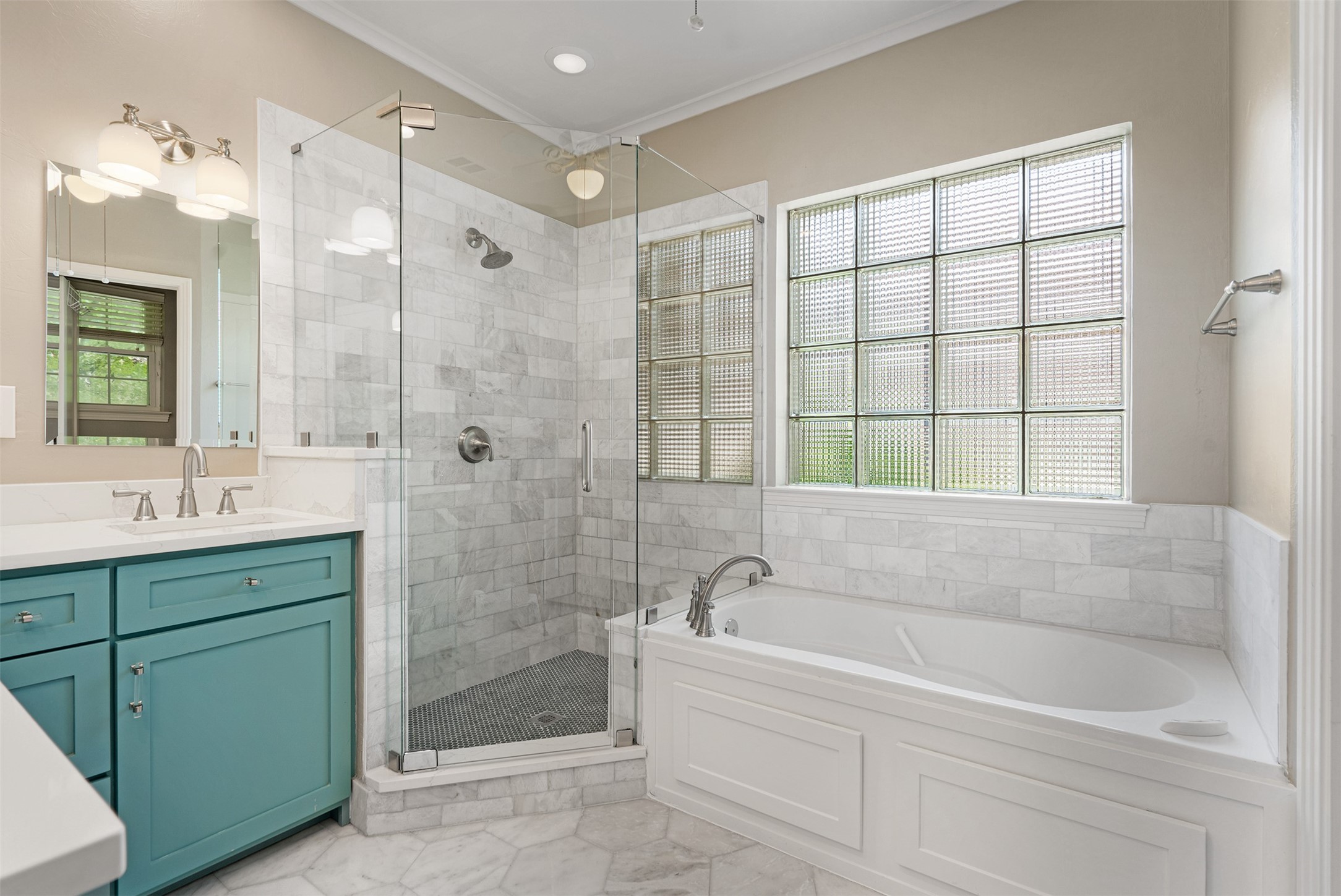 6843 Casa Loma Avenue