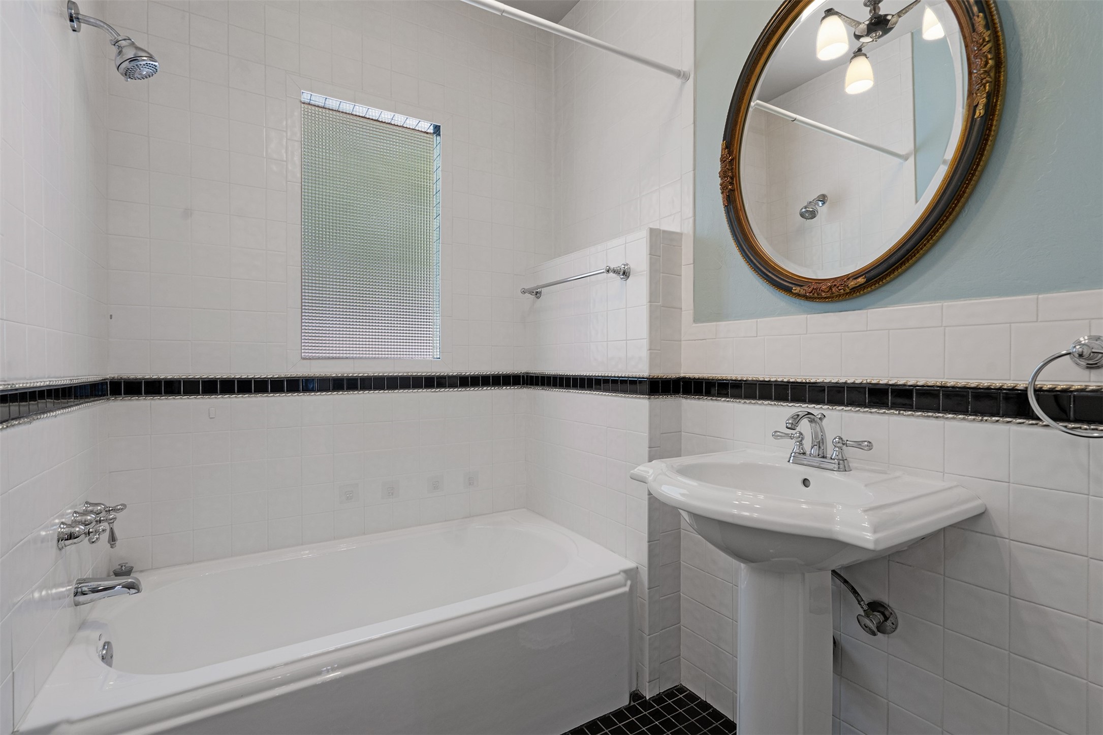 6843 Casa Loma Avenue