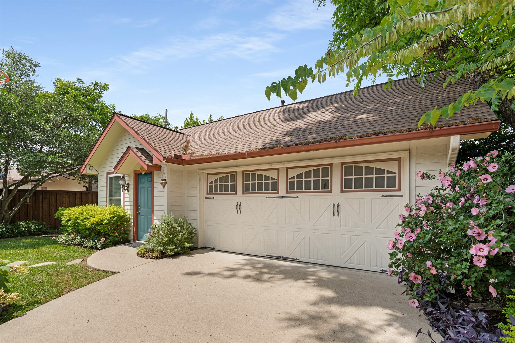 6843 Casa Loma Avenue