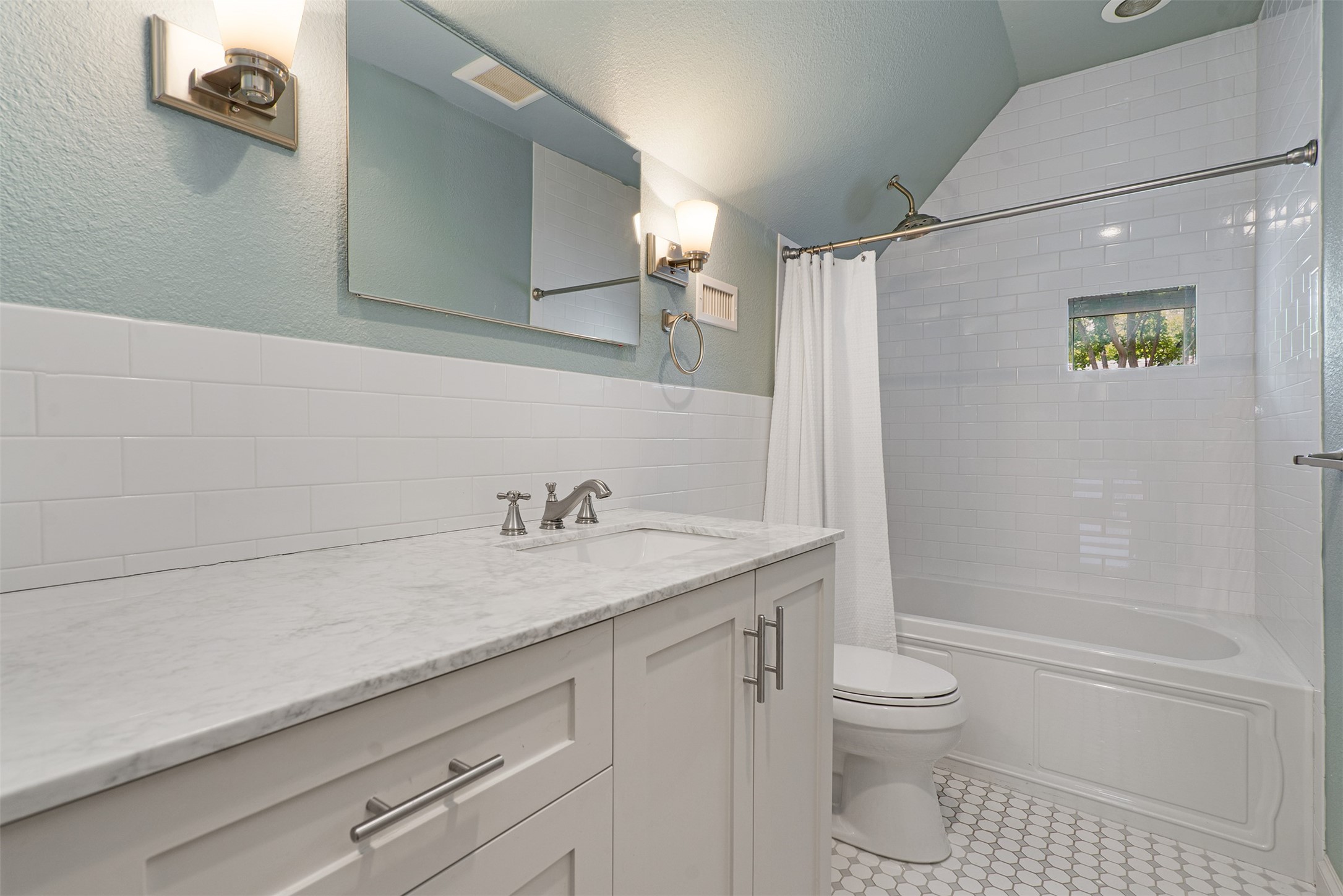 6843 Casa Loma Avenue