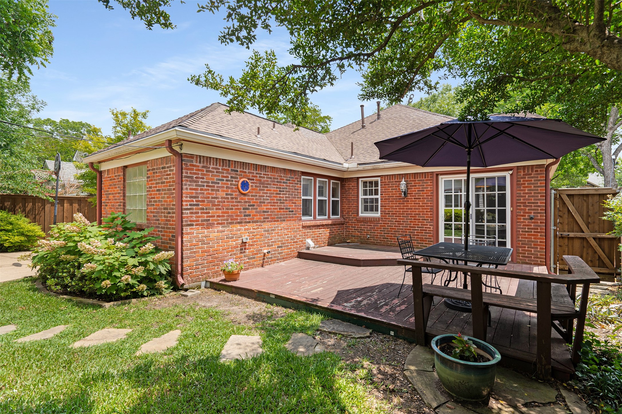 6843 Casa Loma Avenue