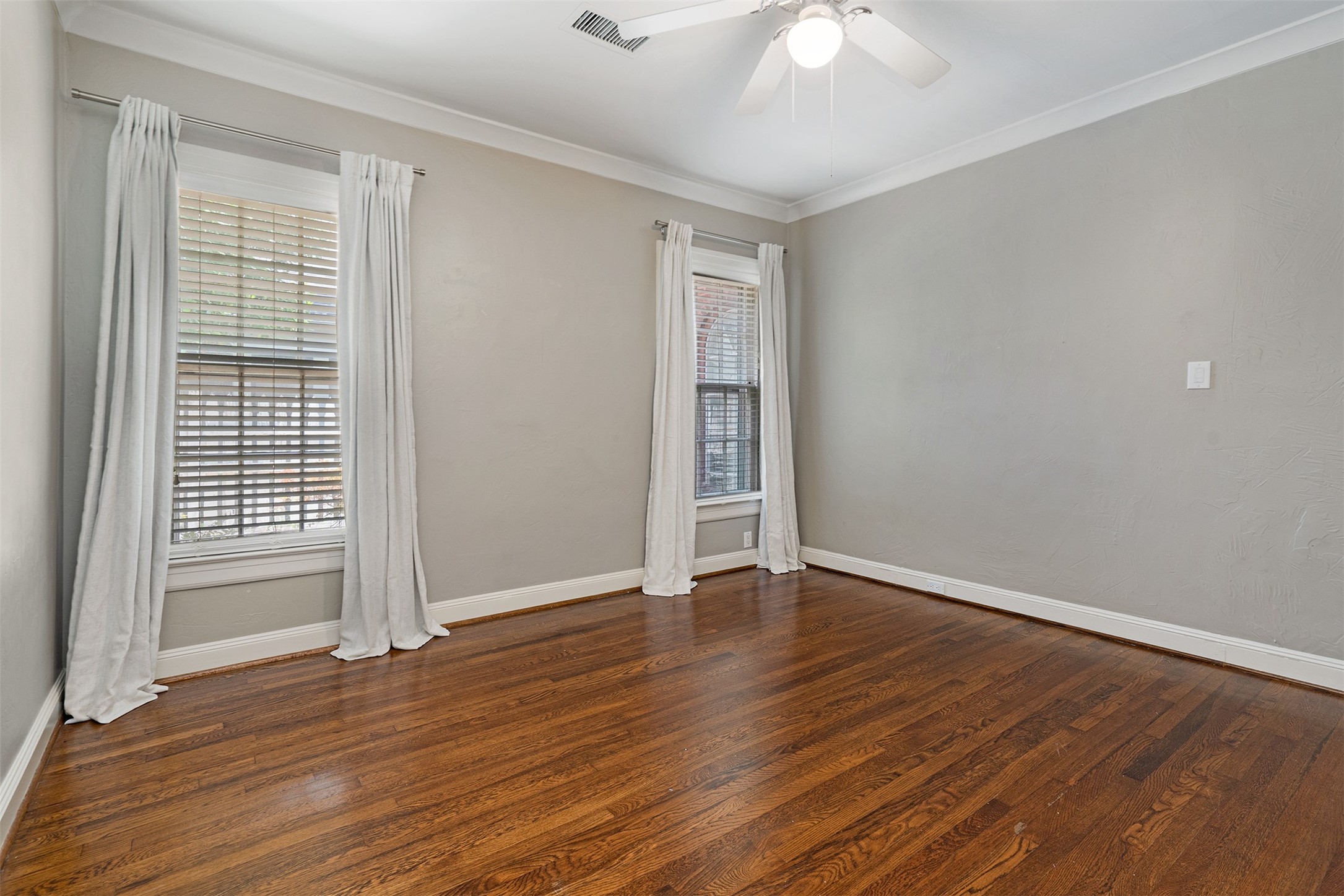 6843 Casa Loma Avenue