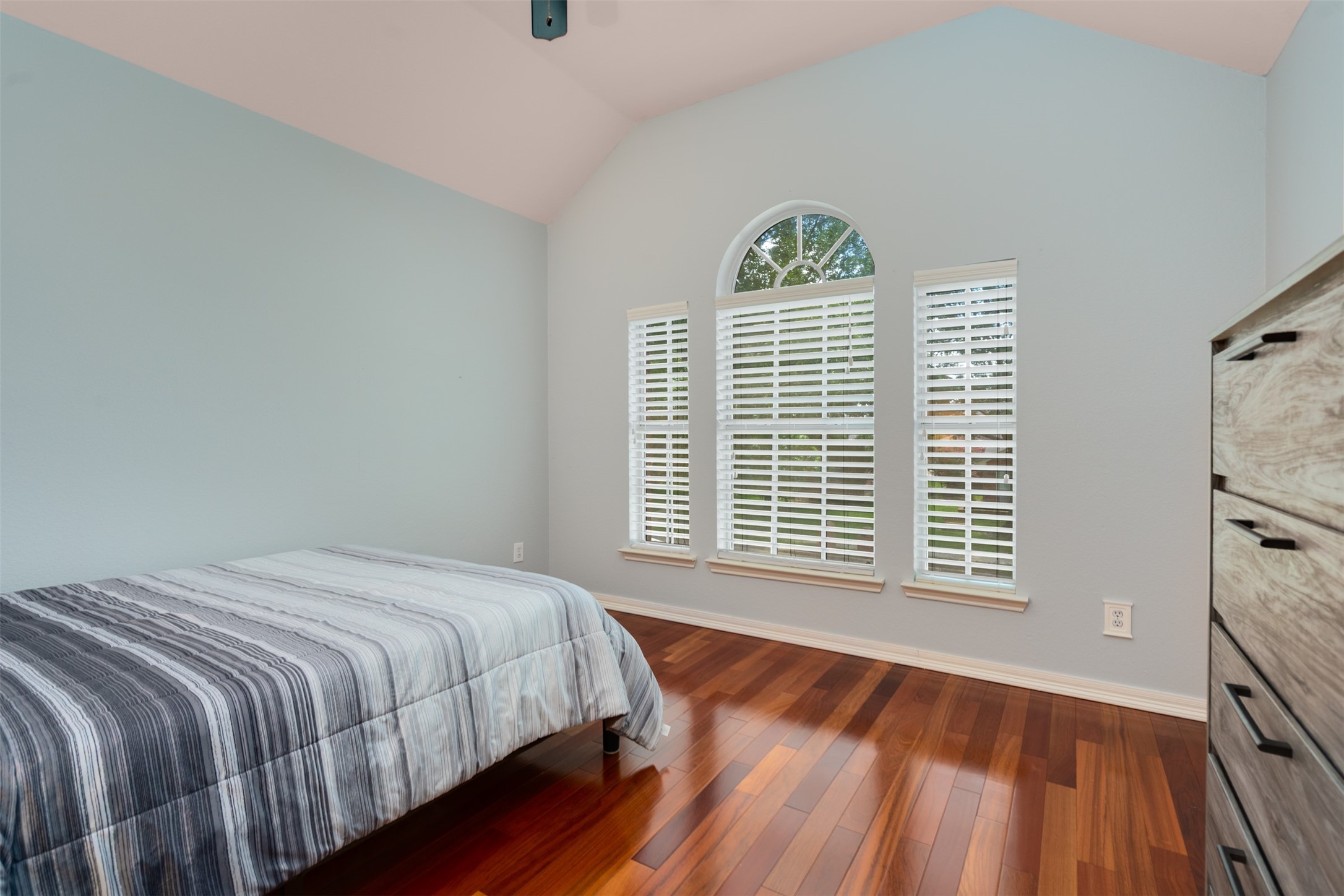 2713 Scarborough Lane