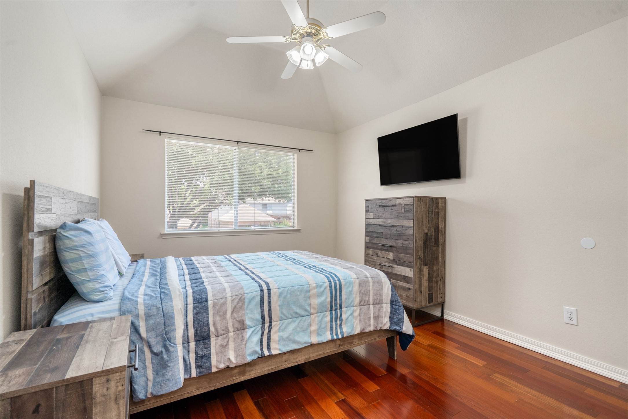 2713 Scarborough Lane