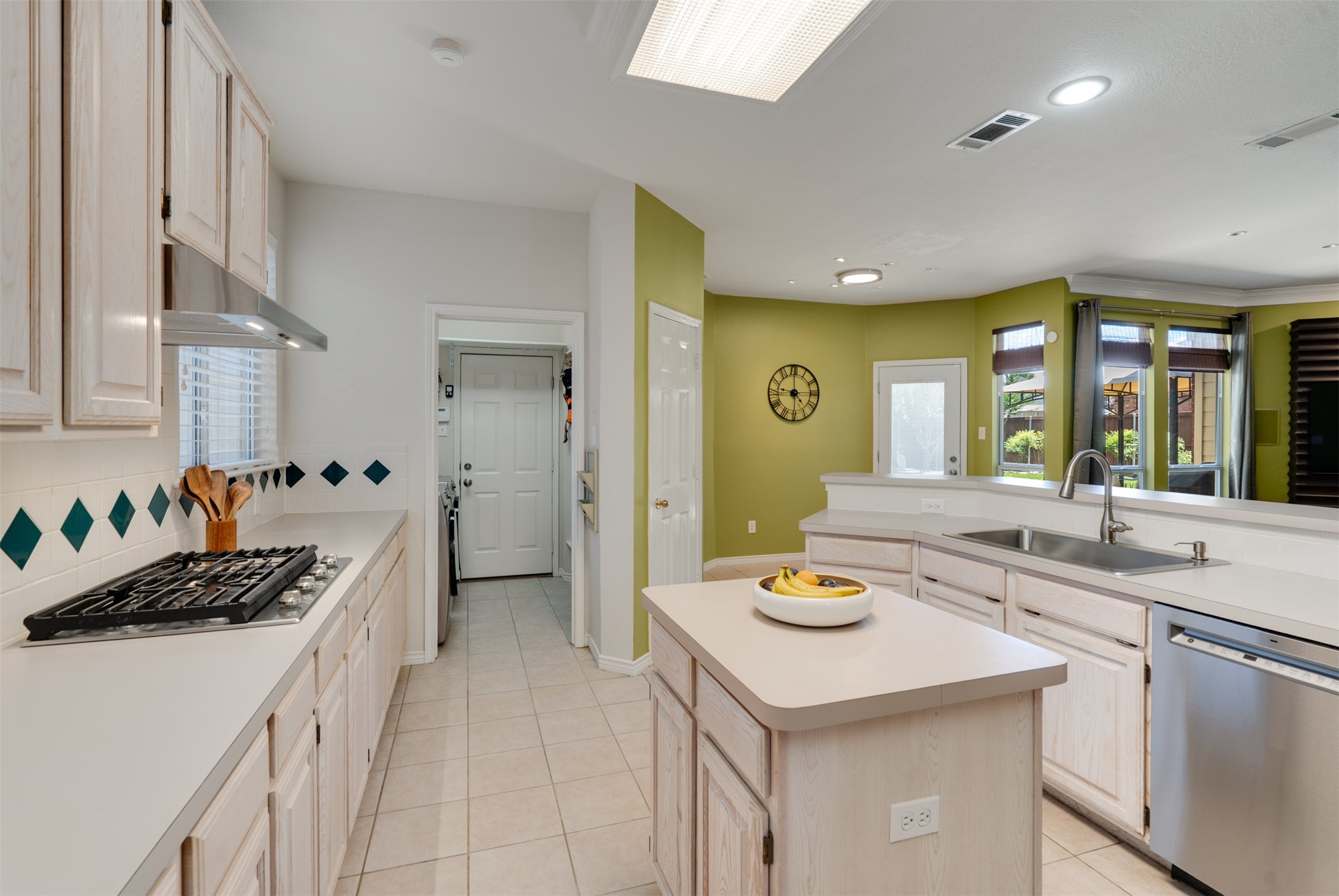 2713 Scarborough Lane