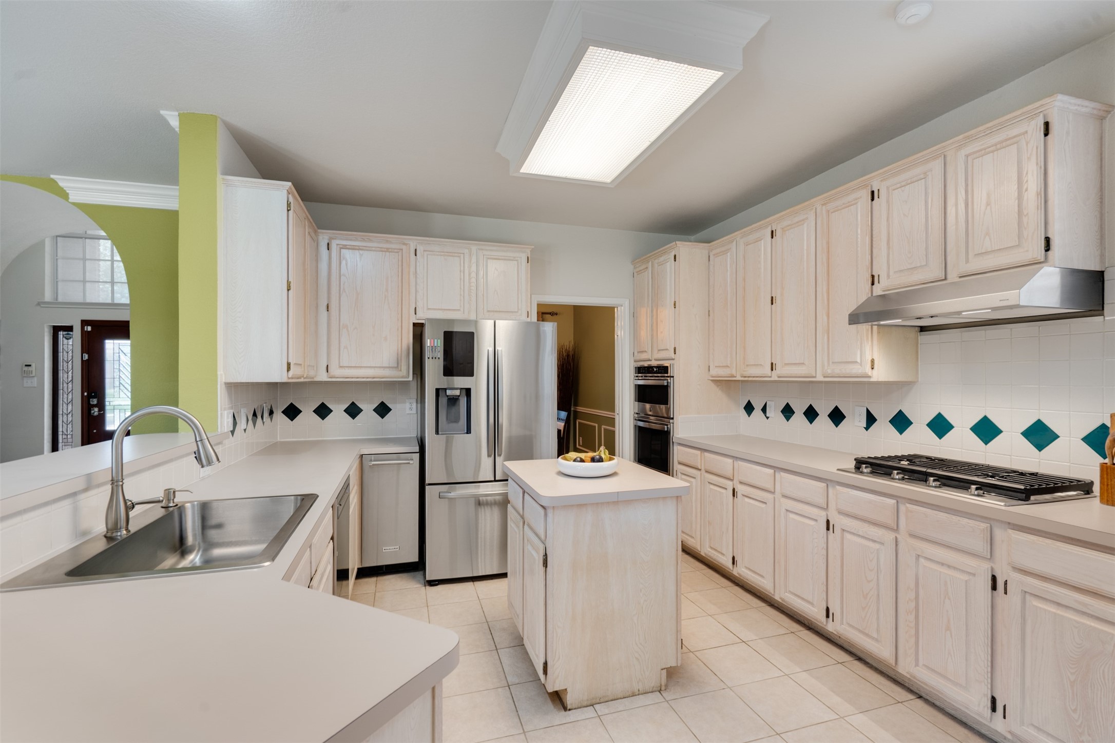 2713 Scarborough Lane