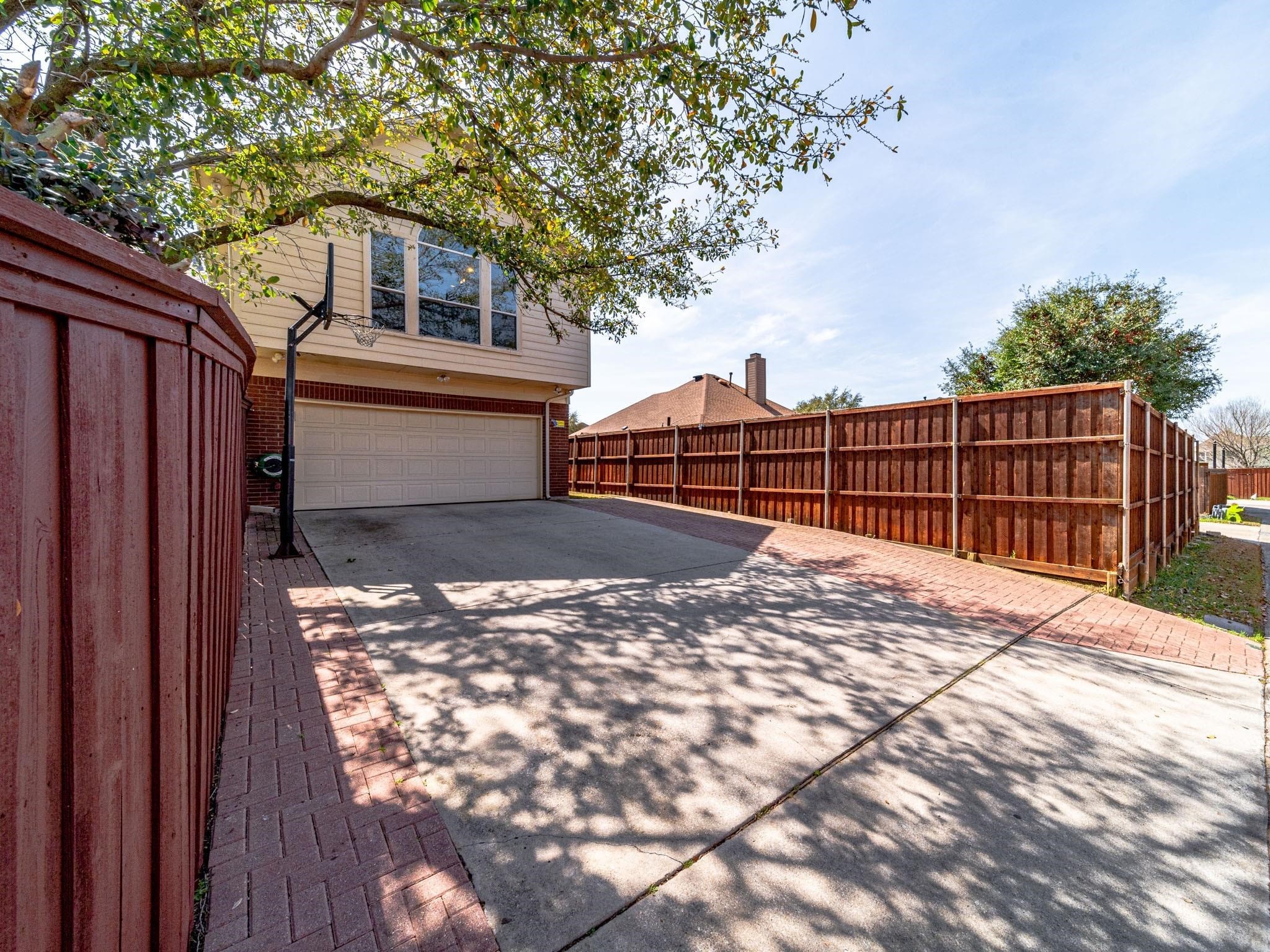 2713 Scarborough Lane