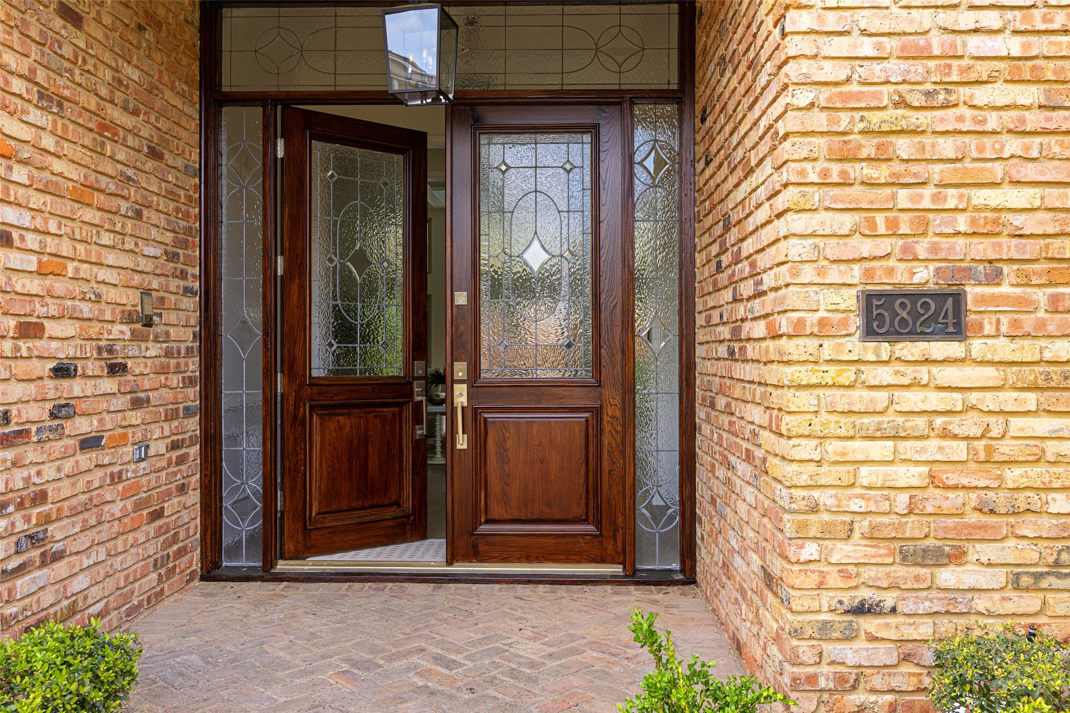 5824 Gallant Fox Lane