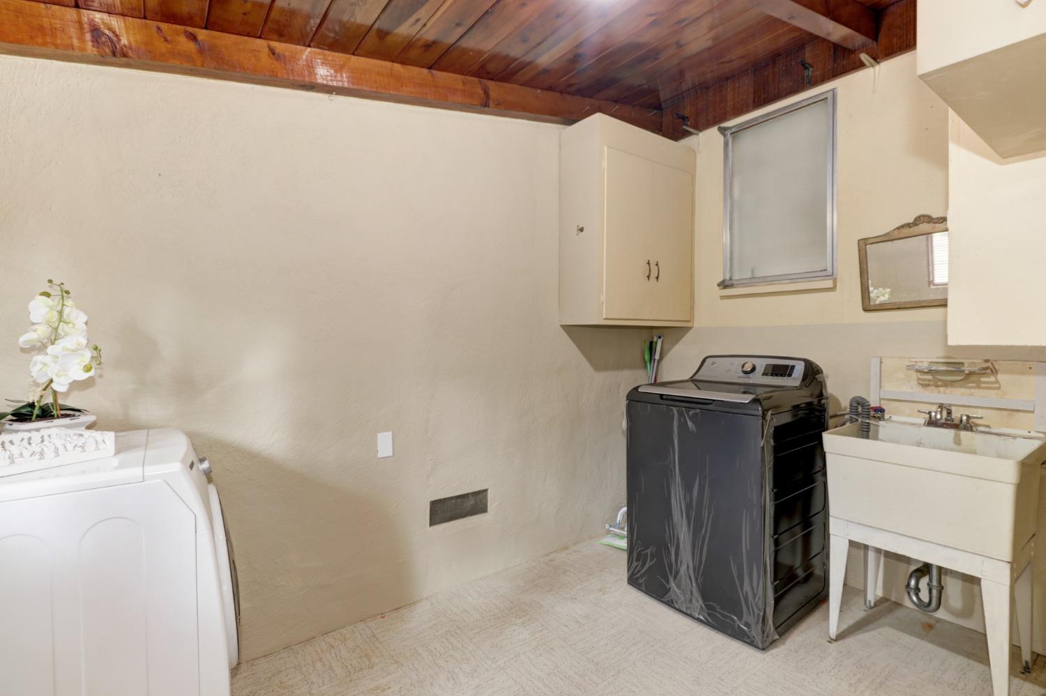 2516 Brentley Drive