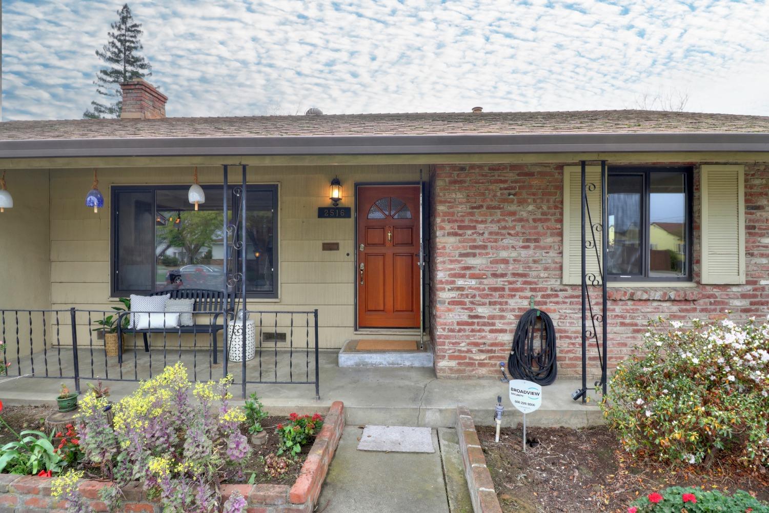 2516 Brentley Drive