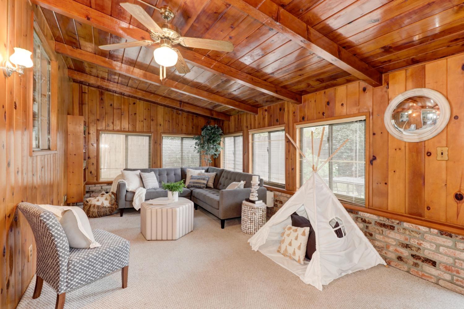 2516 Brentley Drive