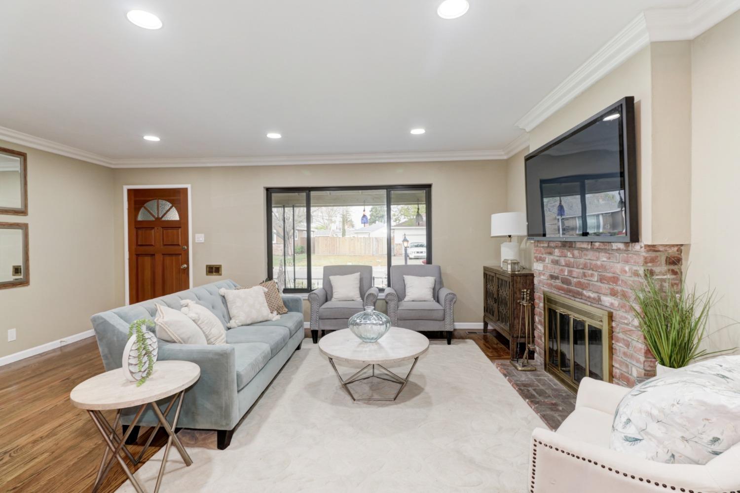 2516 Brentley Drive
