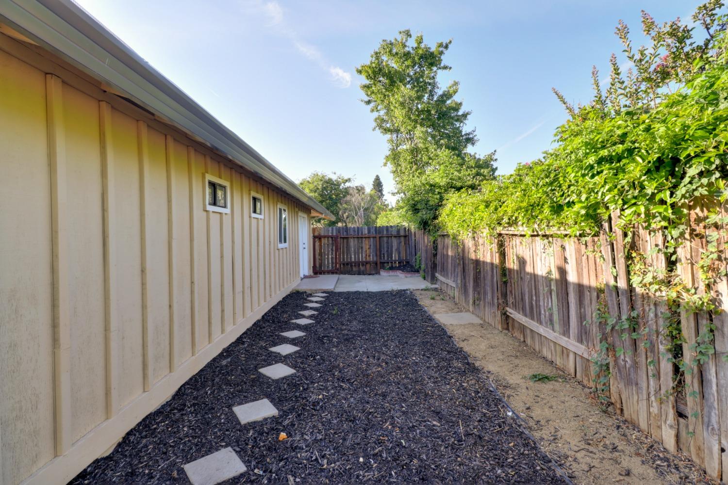 2208 Glenrio Way