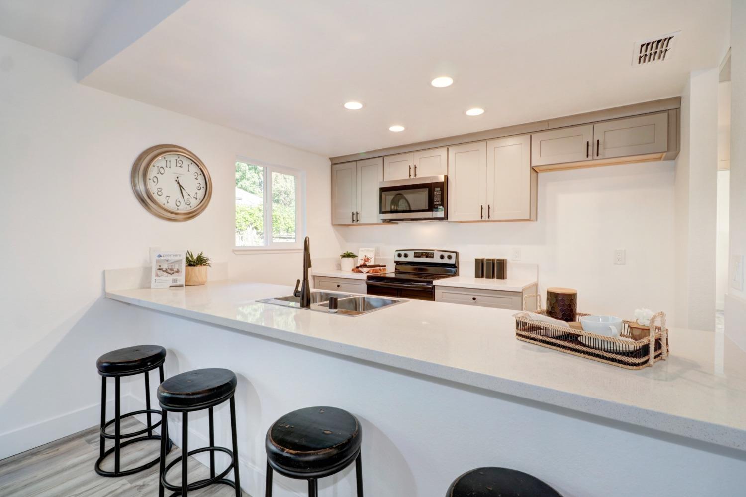 2208 Glenrio Way