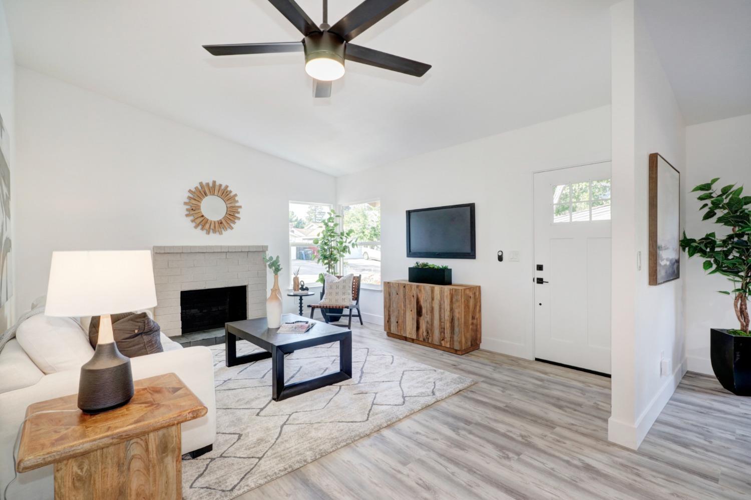 2208 Glenrio Way