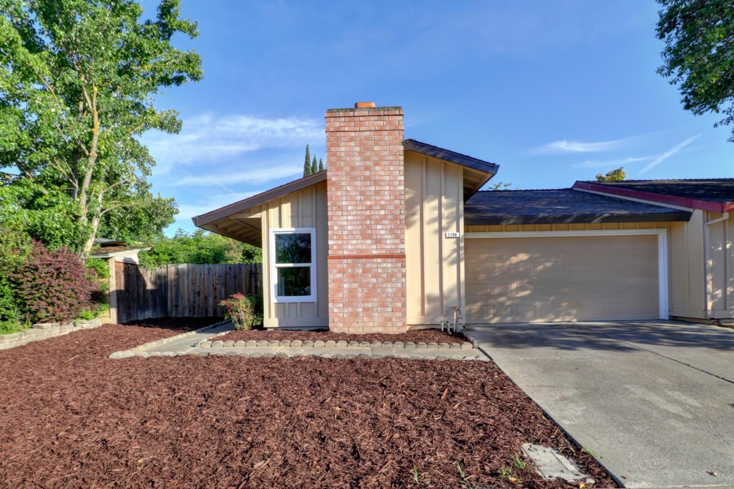 2208 Glenrio Way