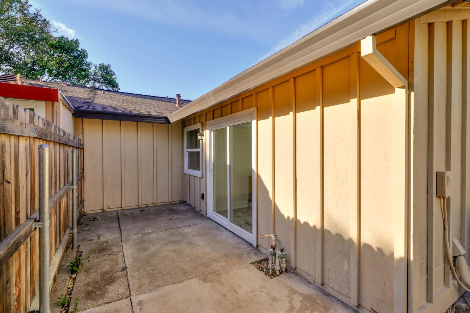 2208 Glenrio Way