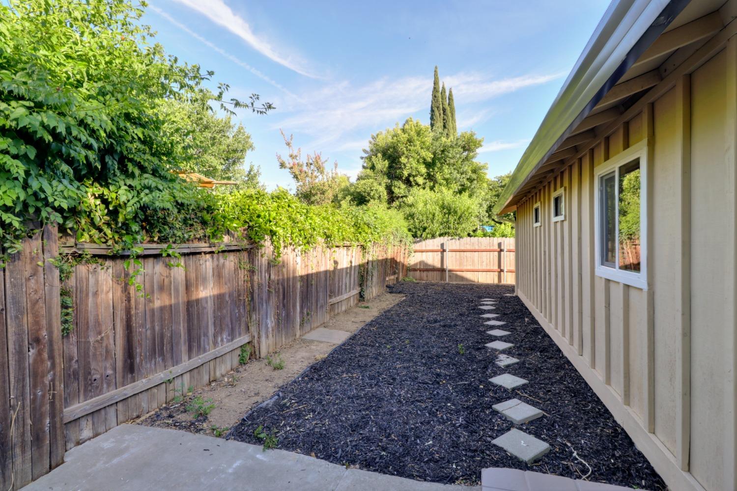 2208 Glenrio Way