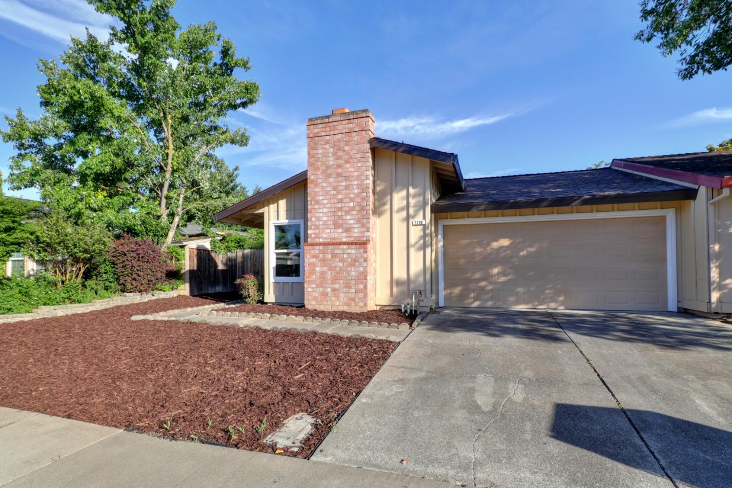 2208 Glenrio Way