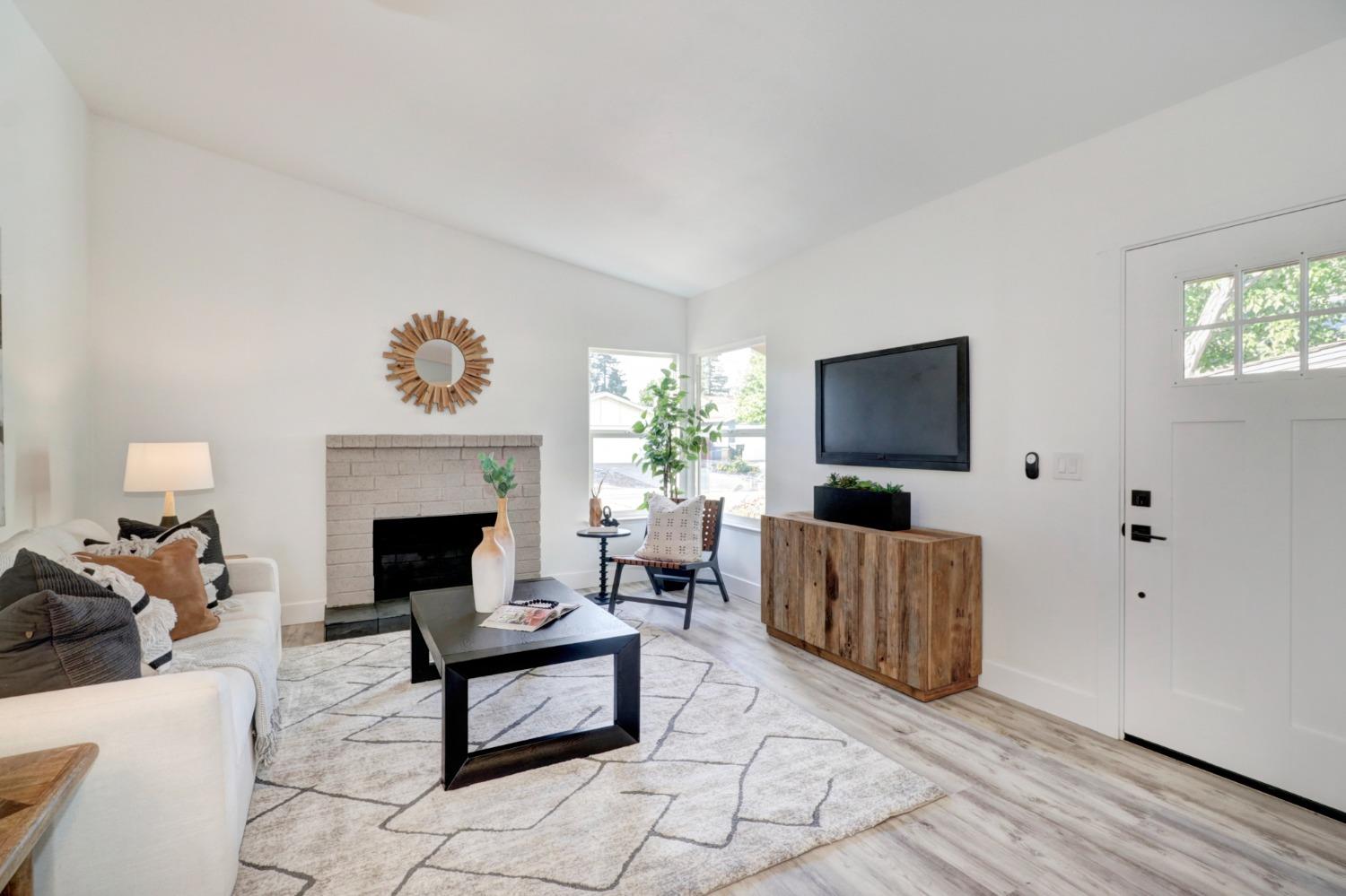 2208 Glenrio Way