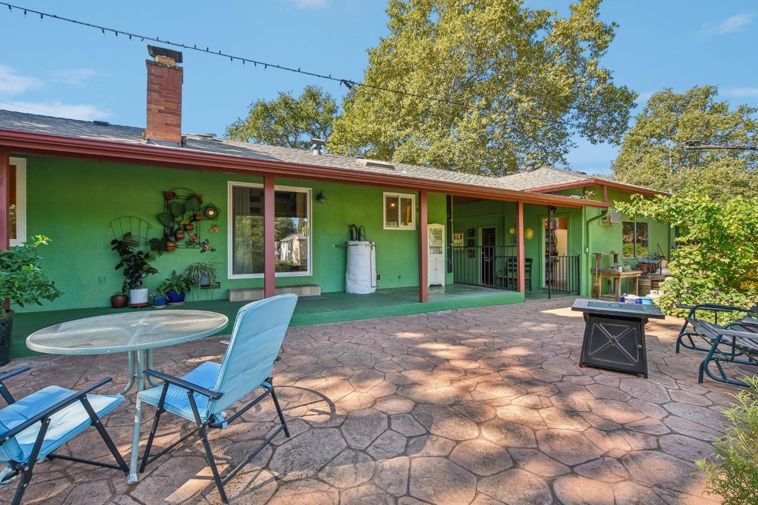 9121 Elm Avenue