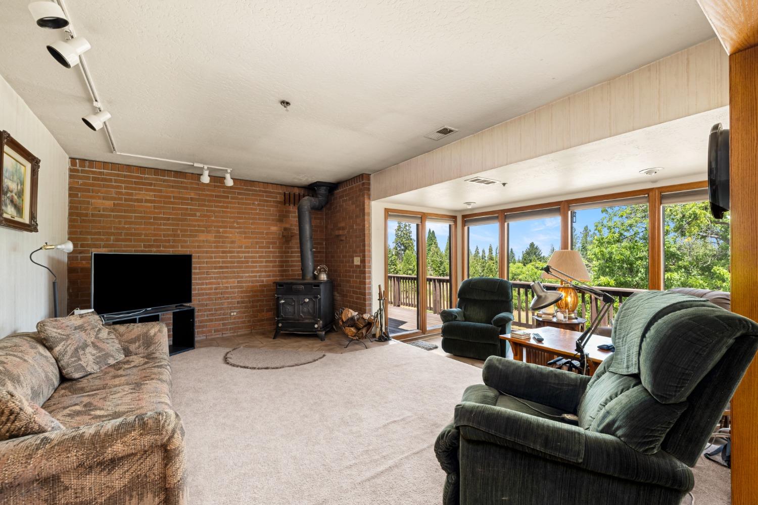 2244 Larsen Drive