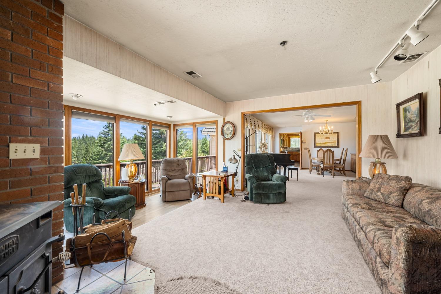 2244 Larsen Drive
