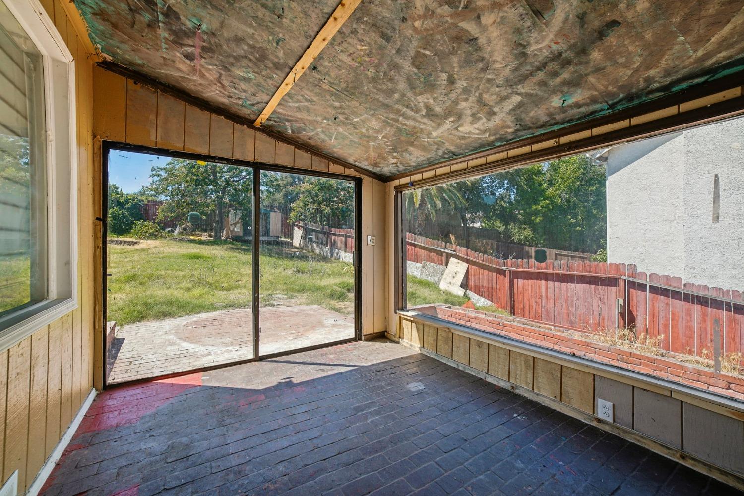 8575 Greenback Lane