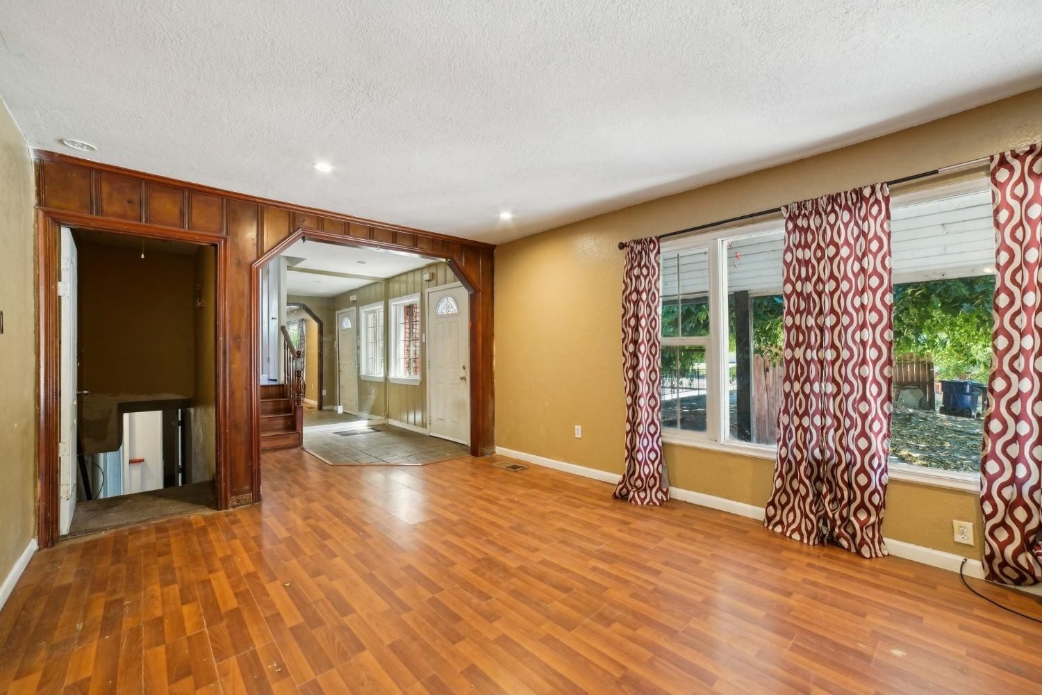 8575 Greenback Lane